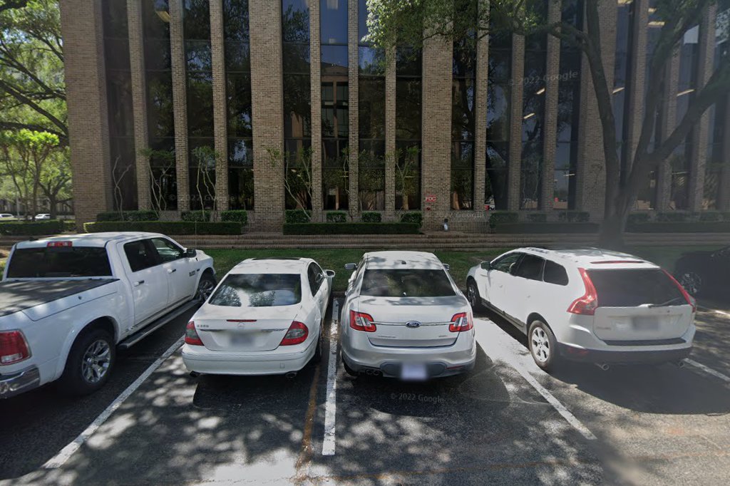 The entrance and facade at 1800 St. James Place
